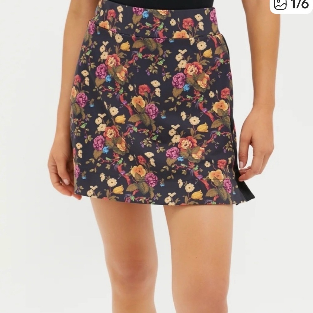 Tuckernuck Floral Women's Fitness Skirt Medium